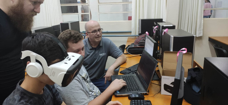 DIA DO PROFISSIONAL TI E ÓCULOS DE REALIDADE VIRTUAL NA FAOSC